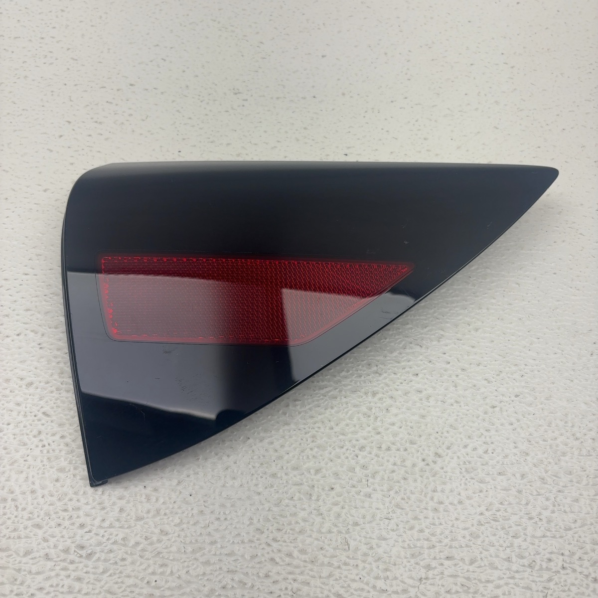 2025-2026 Tesla Model Y Rear Right Quarter Panel Reflector Oem