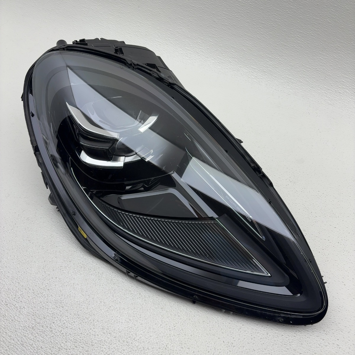 2019-2026 Porsche Macan Right Passenger LED PDLS Headlight Oem