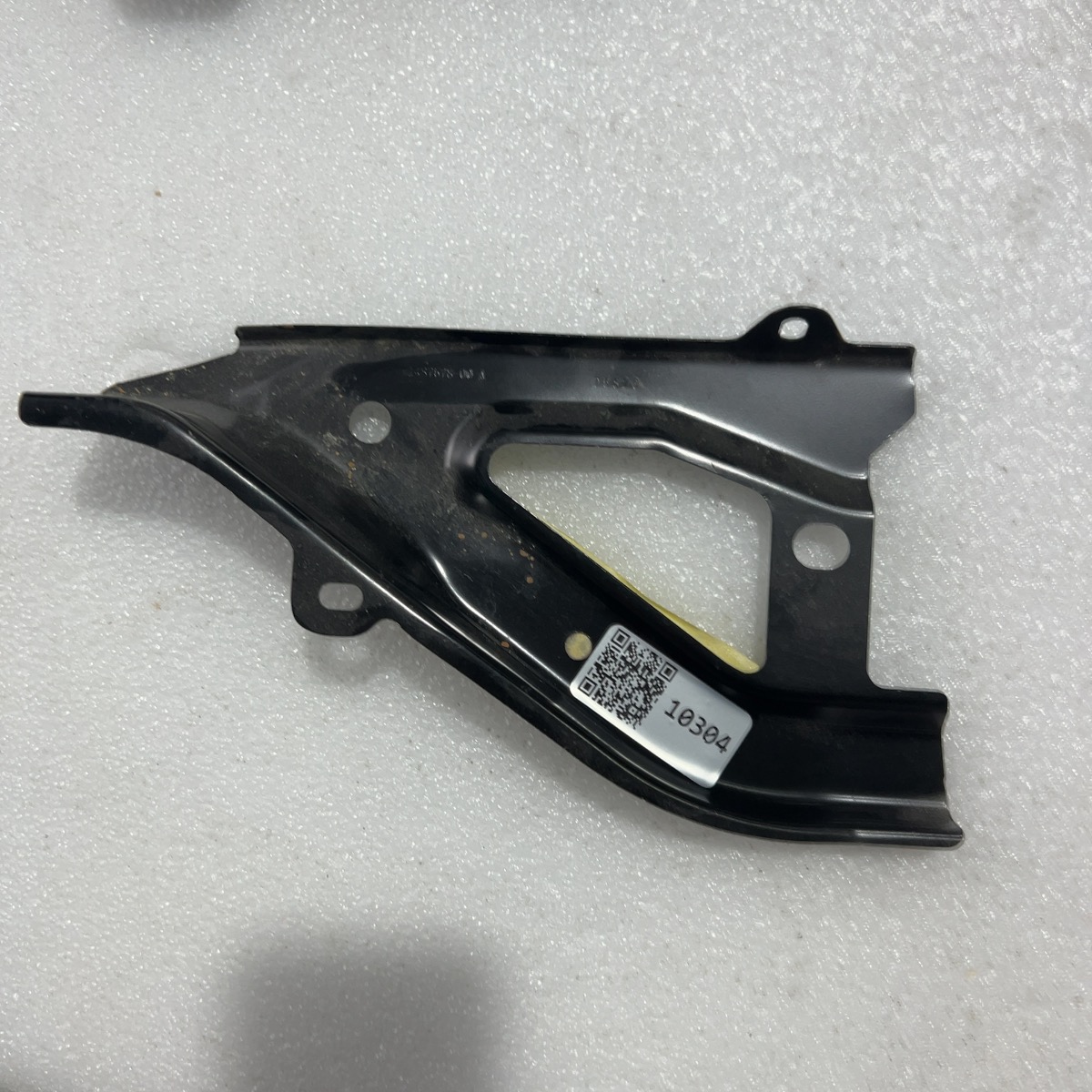 2020-2024 Tesla Model Y Right Lower Fender Support Bracket Oem
