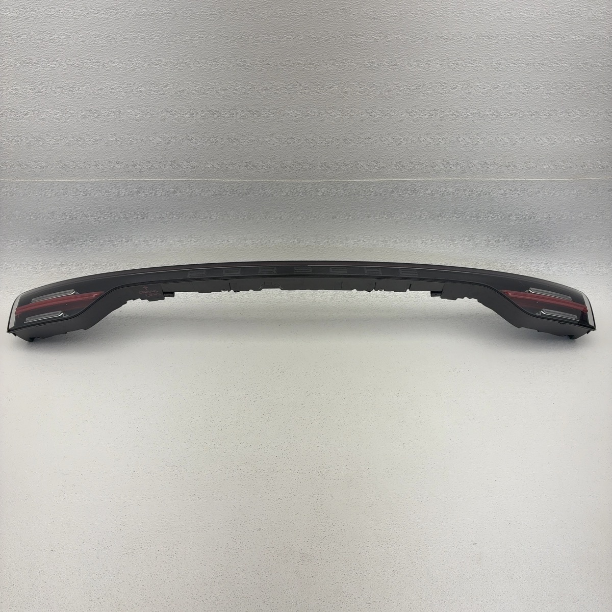 2019-2023 Porsche Cayenne Rear Center Tailgate LED Tail Light Oem