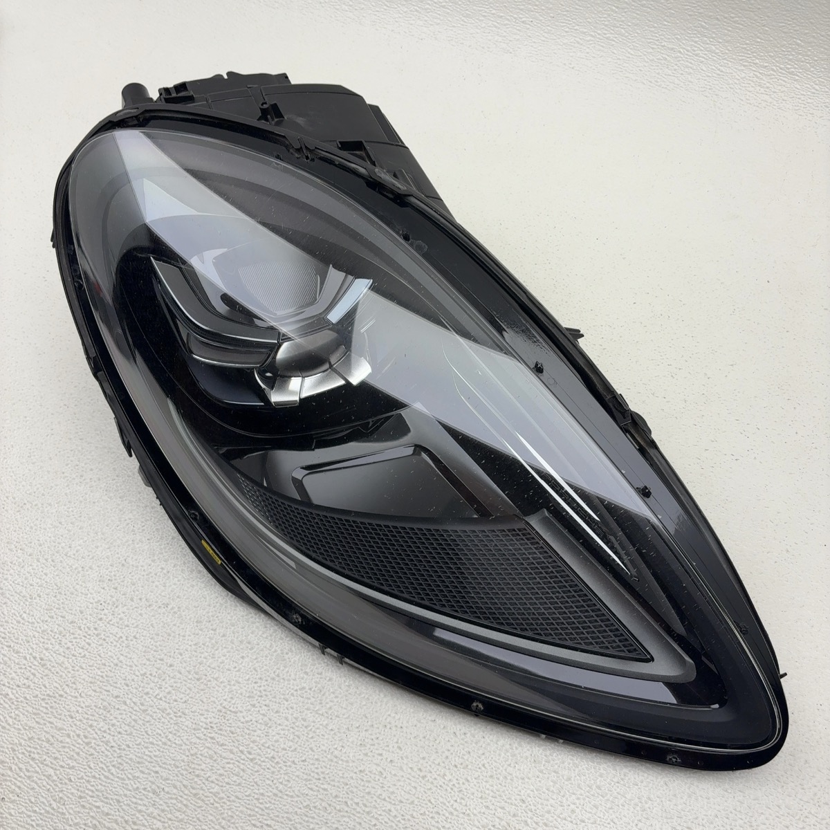 2019-2025 Porsche Macan Right Passenger LED Headlight Lamp Oem