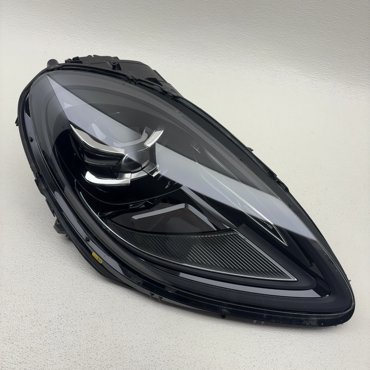 2019-2023 Porsche Macan Right Passenger LED PDLS Headlight Oem