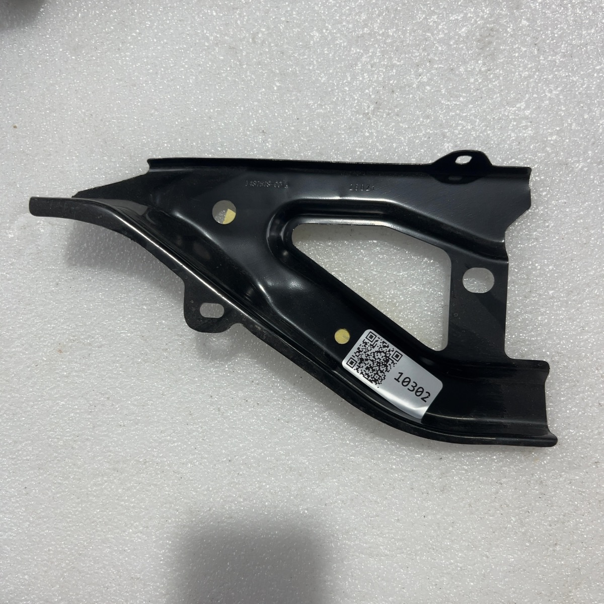 2020-2024 Tesla Model Y Right Lower Fender Support Bracket Oem